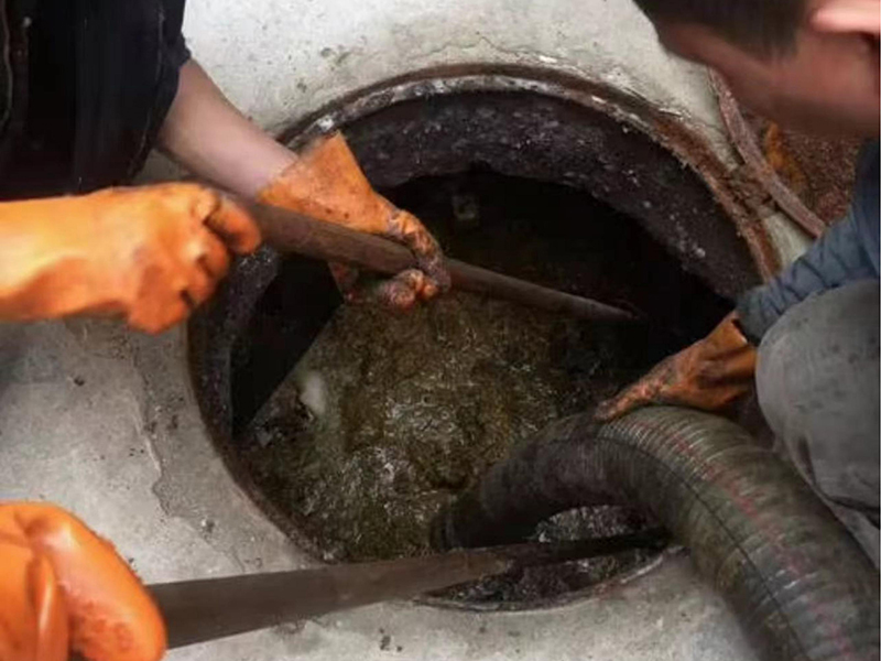 壶关清理化粪池时如何避免沼气的危害？